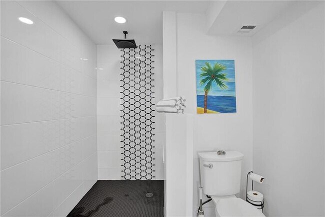 Building Photo - 2100 S Ocean Ln