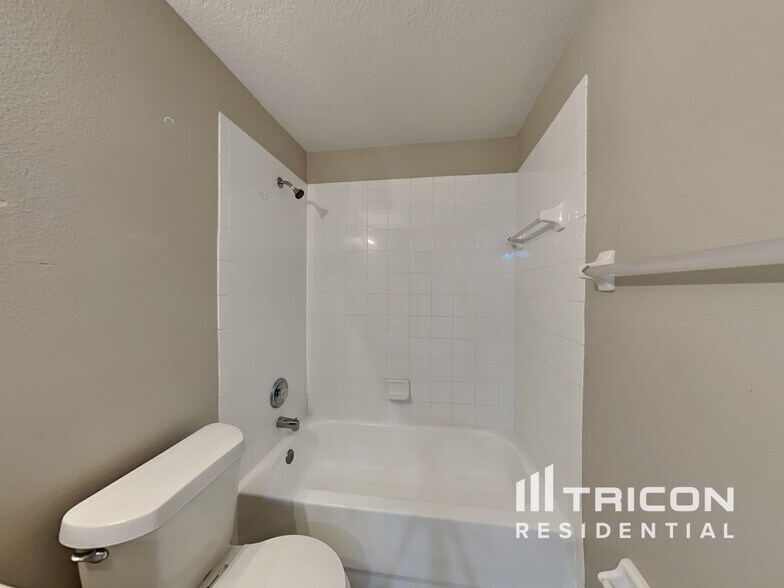 Building Photo - 945 Ridge Haven Dr