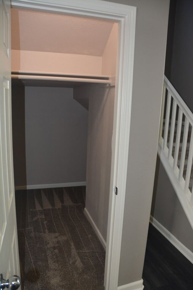 Building Photo - 321 MacArthur Way