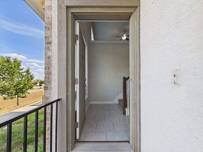 Building Photo - 2505 Meyer Cv