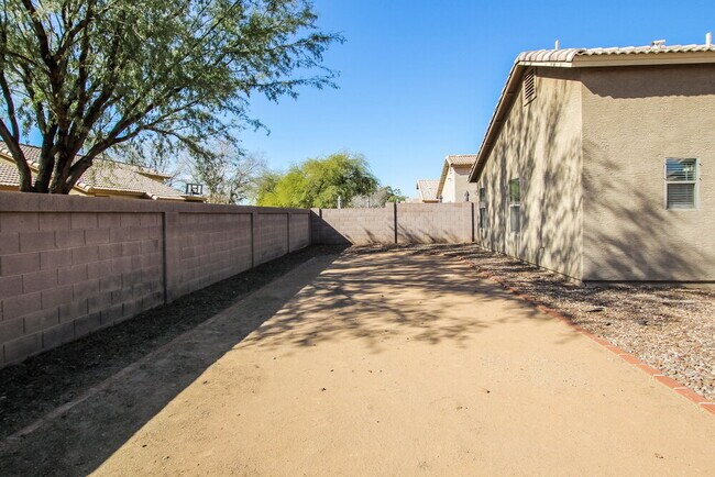 Building Photo - 11409 W Cambridge Ave