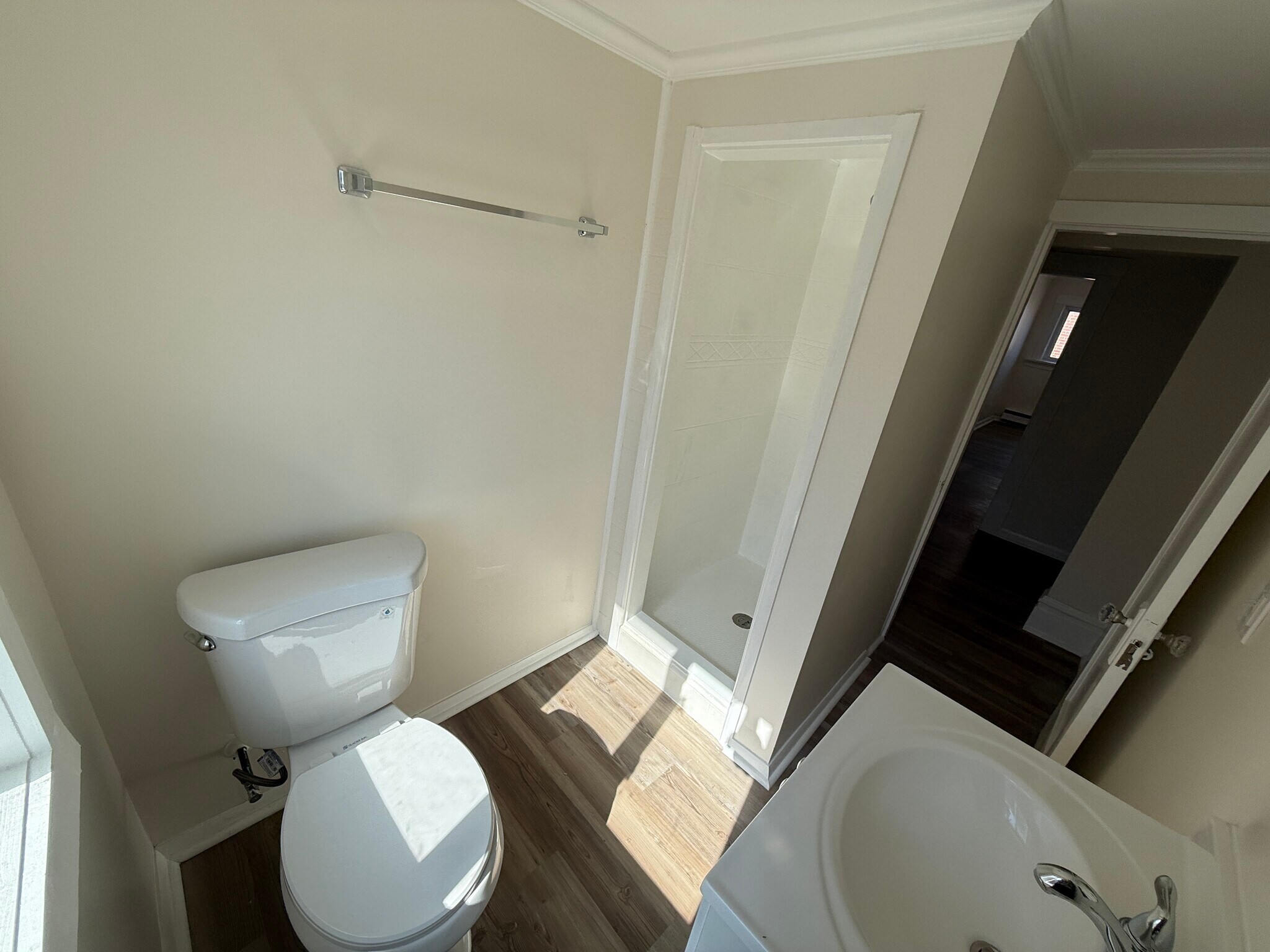 upstairs bathroom shower stall - 3068 Bellerive Dr