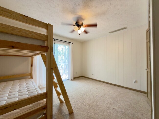 Building Photo - 295 Dogwood
