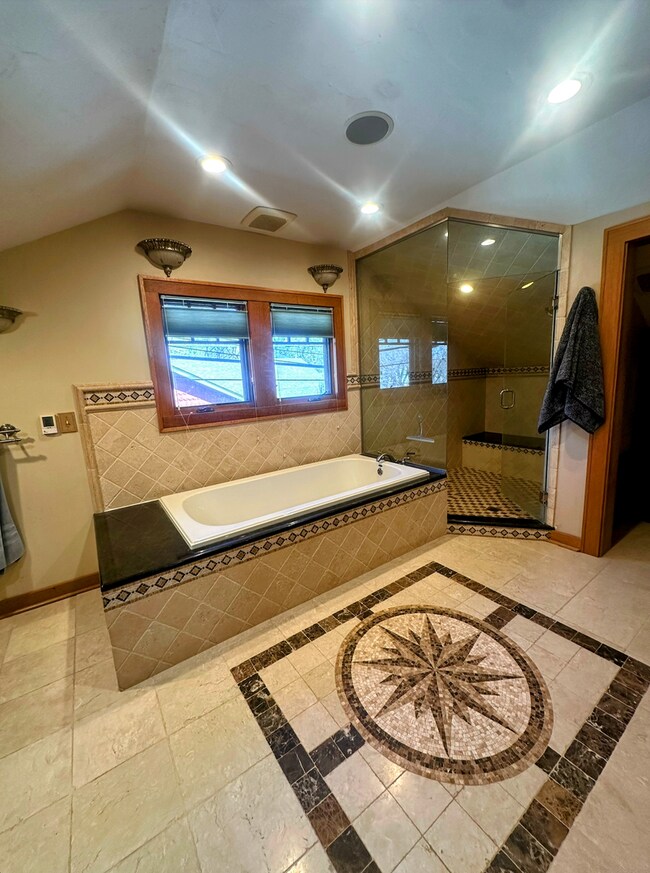 Building Photo - FURNISHED Short Term approved-Gorgeous 4 b...