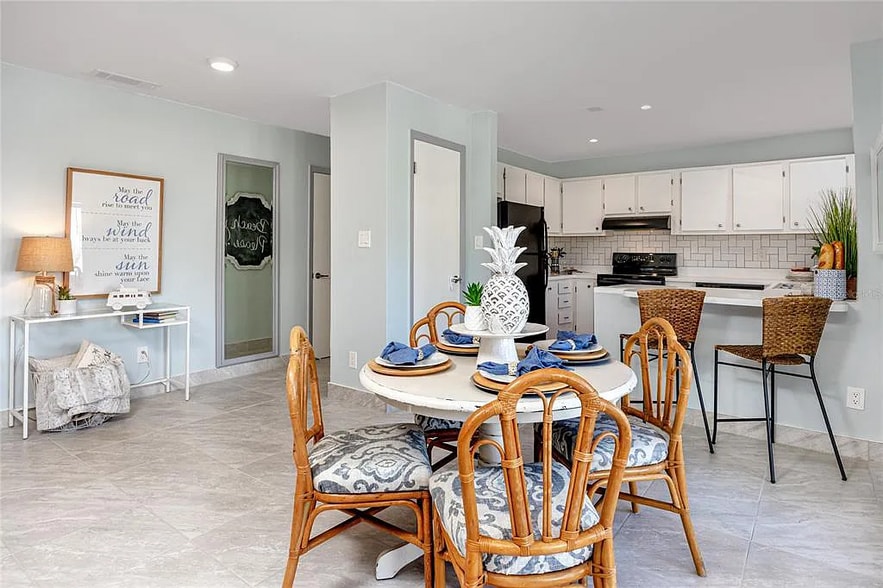 Building Photo - 5231 Beach Dr SE