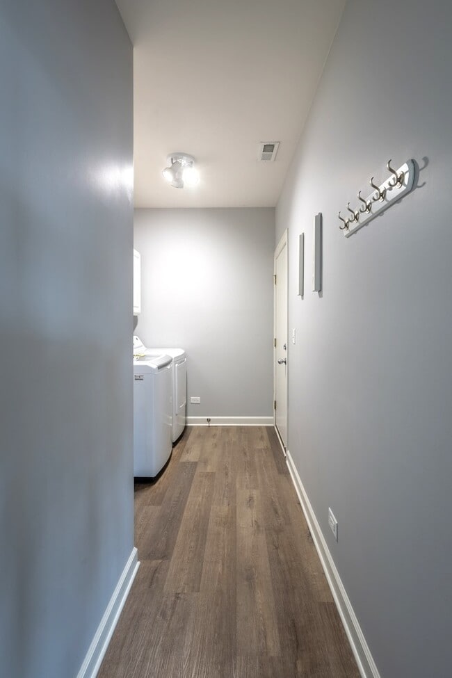 Building Photo - 2641 Loren Ln