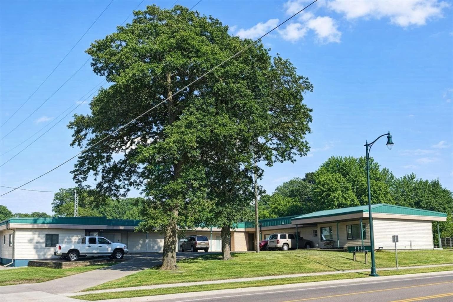 Building Photo - 902 E 5th St