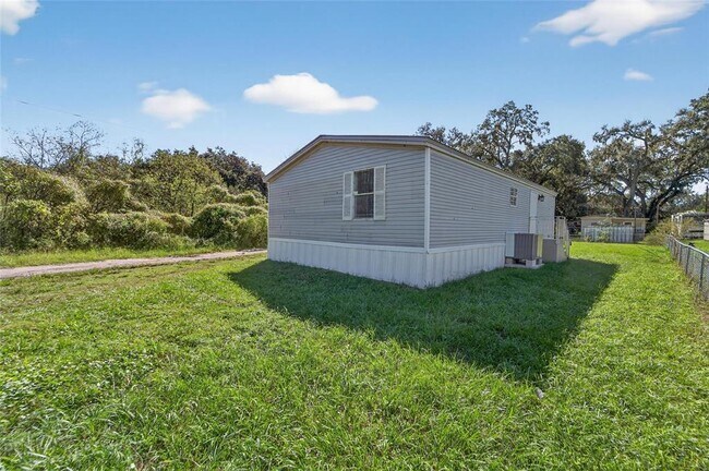Building Photo - 39256 Lizabeth Cir