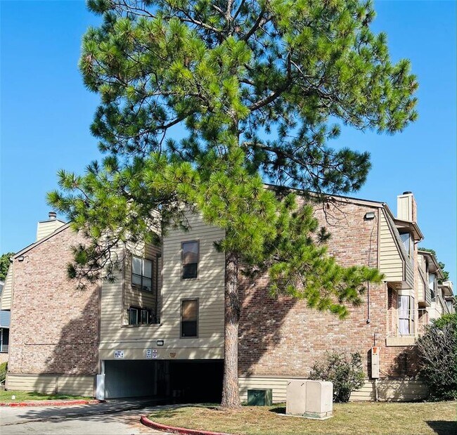 Building Photo - 1919 Place Rebecca Ln