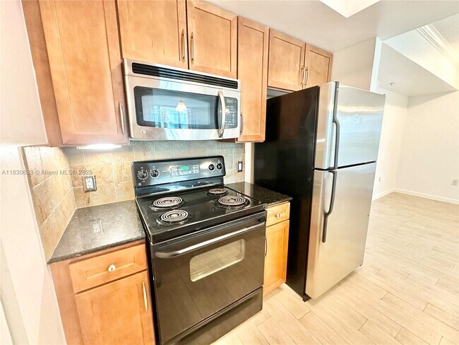 Building Photo - 2000 N Bayshore Dr