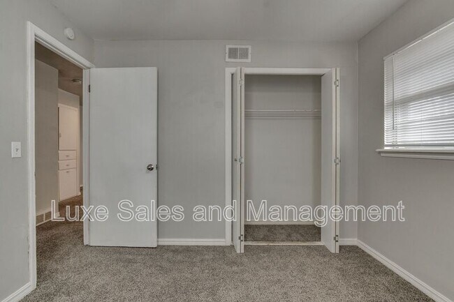 Building Photo - 236 NW 85th St