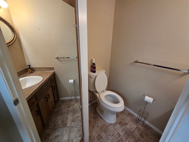 Building Photo - 2 bed/1.5 bath Townhome in Colonial Park