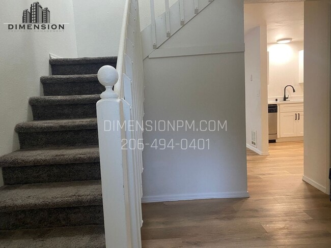 Building Photo - Charming 3 bed 2.5 Bath Duplex in Auburn