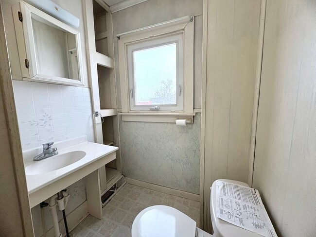 Building Photo - 3 Bedroom 1.5 Bathroom in Elizabethtown!