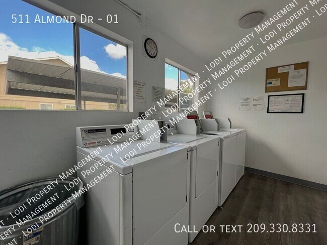 Building Photo - 511 Almond Dr