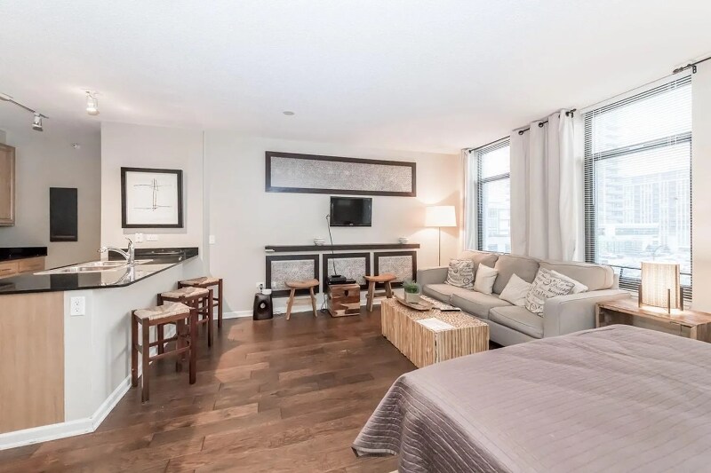 Building Photo - 350 N Desplaines St