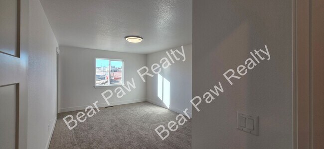 Building Photo - 1026 Center Dr