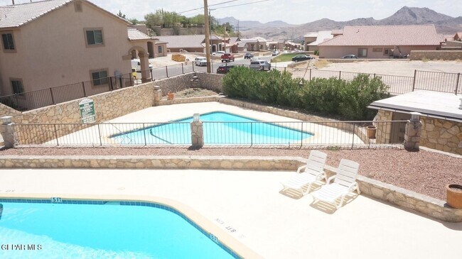 Building Photo - 4433 N Stanton St