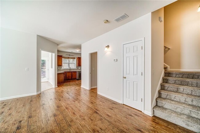 Building Photo - 374 St Claire Dr