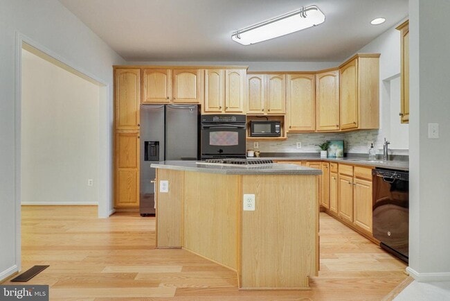 Building Photo - 4037 Fairfax Center Hunt Trail