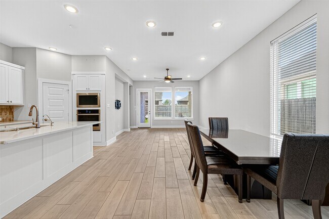 Building Photo - 151 Nightshade St