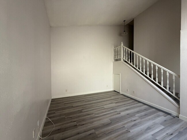 Building Photo - BEAUTIFULLY RENOVATED 3/2/2 CAR WITH DEN