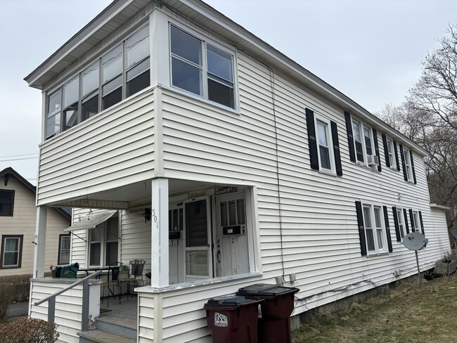 Building Photo - 301 S Main St