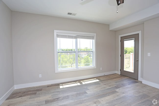 1BR, 1BA - 790 SF - Living Roomm - Palomar Stables