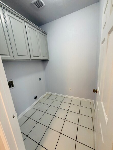 Building Photo - 5728 Blackmon Ct