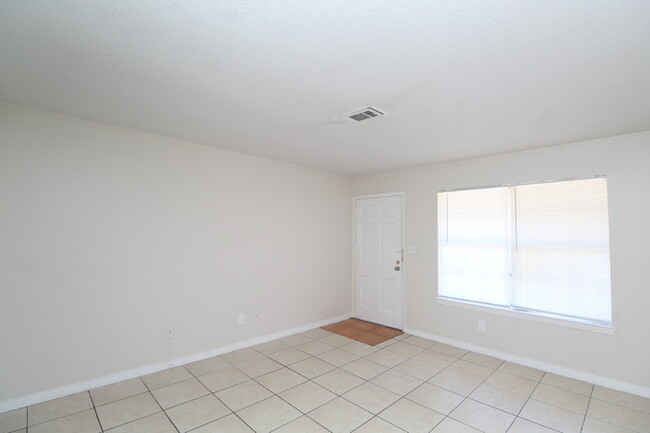 Building Photo - Affordable 2BR Duplex Near UWF — All Tile,...
