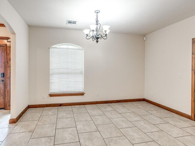 Building Photo - 2121 Mill Creek Way