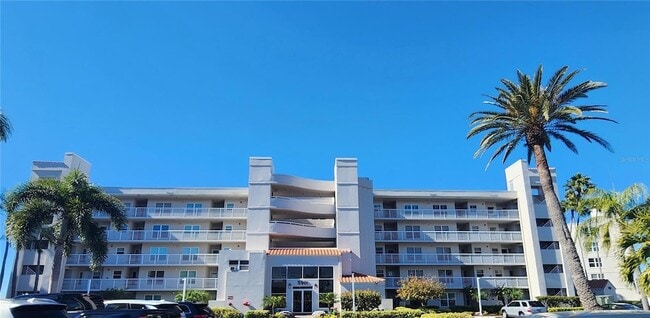 Building Photo - 5901 Bahia Del Mar Cir N