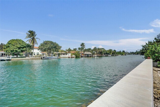 Building Photo - 1945 Calais Dr
