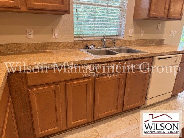 Building Photo - 1232 Willow Branch Dr