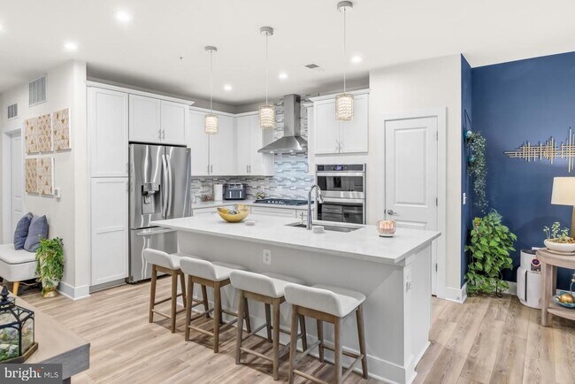 Building Photo - 102 St Ives Pl