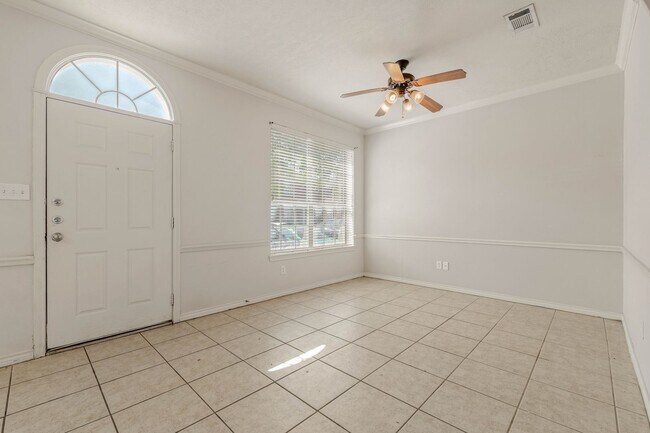 Building Photo - 304 Forest Dr Loop
