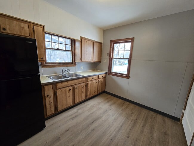 Building Photo - 401 Charles St