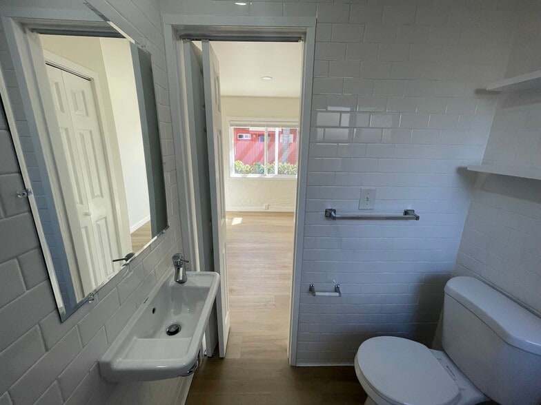 Bathroom - 324 S Freeman St