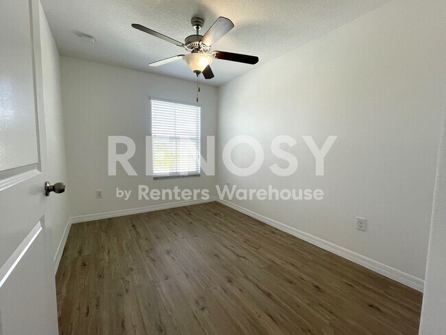 Building Photo - REDUCED with $300 Credit for 8/1 Move-in Spacious 3/2.5/1 Townhome in Riverview
