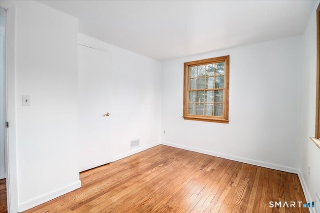 Building Photo - 10 Bonnybrook Dr