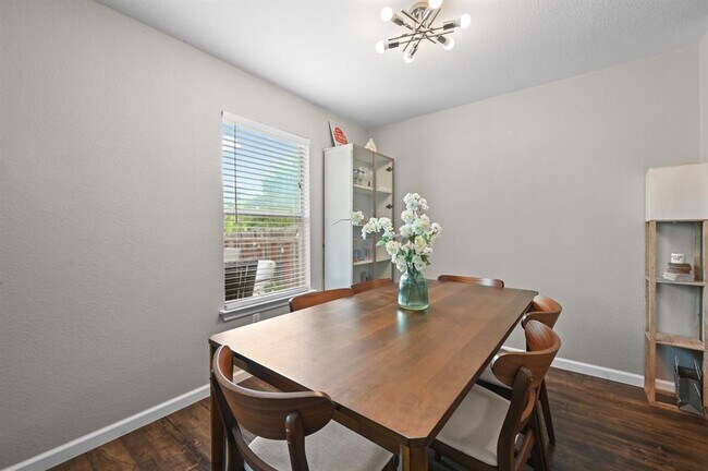 Building Photo - 1414 Strickland Dr
