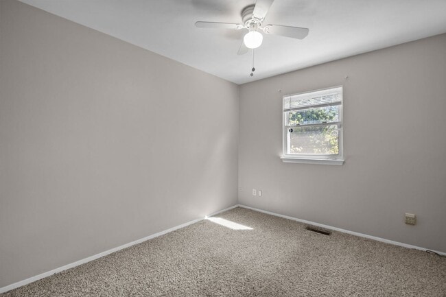Building Photo - New Listing in Virginia Beach!