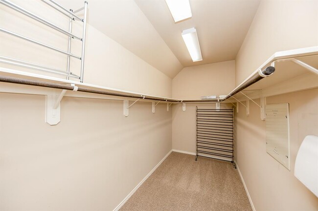 Building Photo - 29011 Davenport Dr