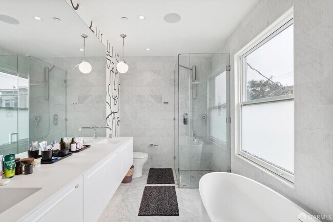 Building Photo - 754 Lake St