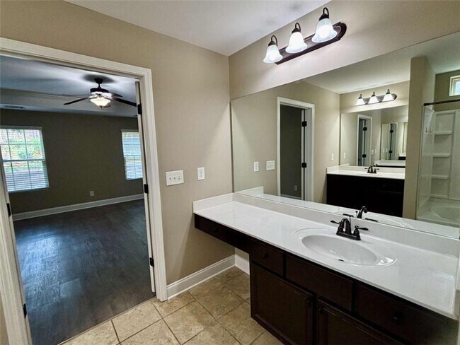 Building Photo - 4668 Hidden Creek Dr