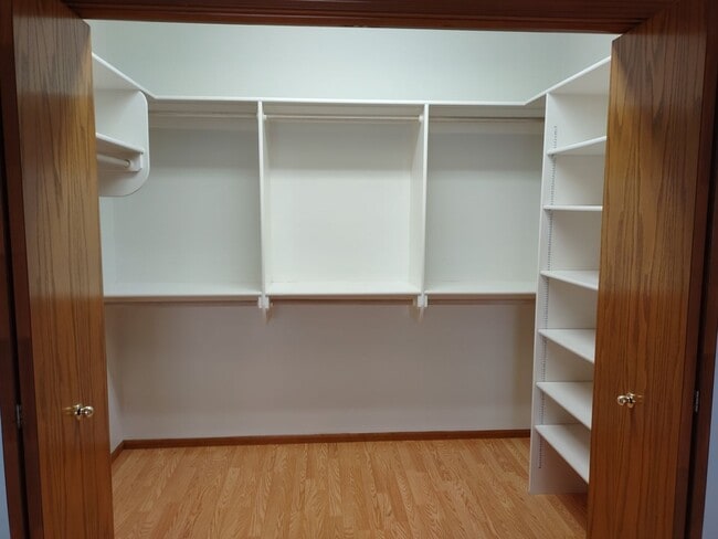 Building Photo - 3328 Lake Glenn Dr