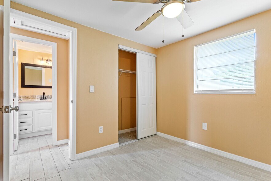 Building Photo - 2139 Ranchita Trl