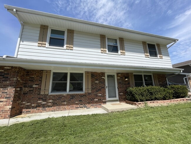 Building Photo - 1708 Howlett Ln