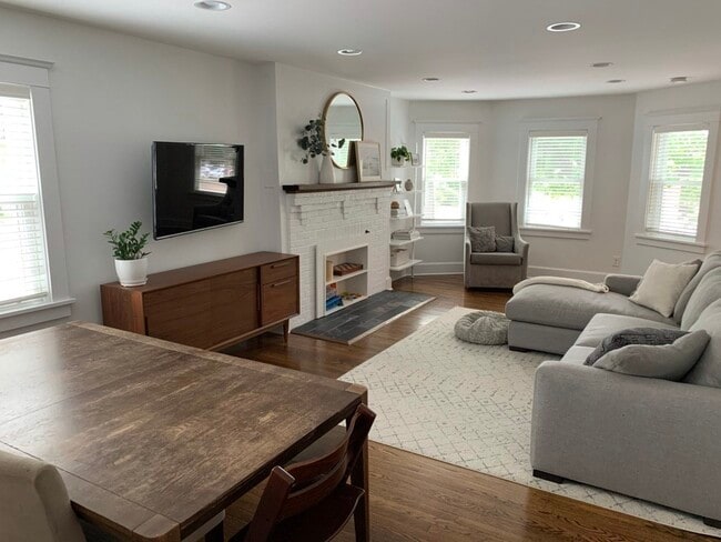 Building Photo - 55 Eliot Crescent