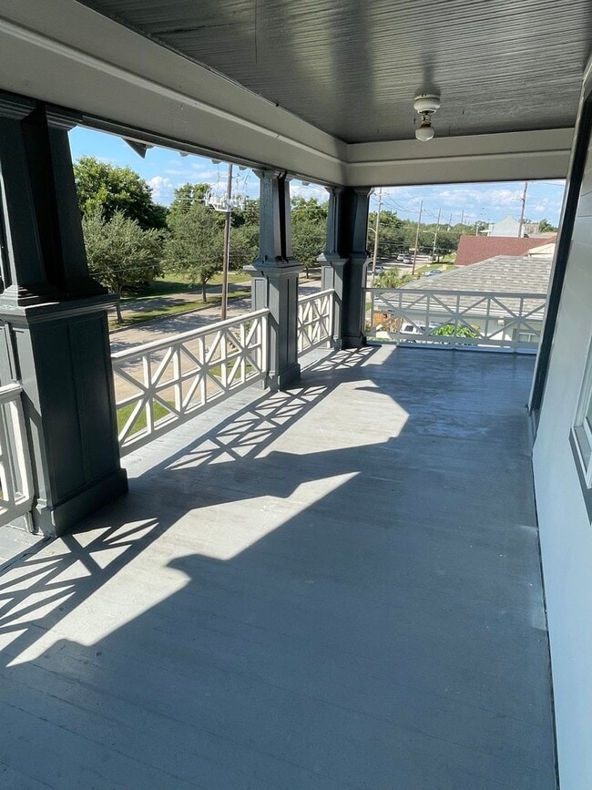 Building Photo - PRICE REDUCED! Newly Renovated 3BD/2BA in ...